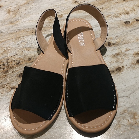 Black sandals - Picture 2 of 3
